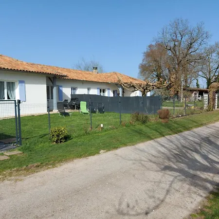 Holiday home Au Coeur De La Nature Les Cocottes